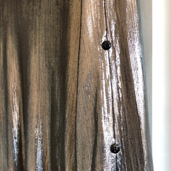 STUNNING Metallic Silver Top - Picture 4 of 9